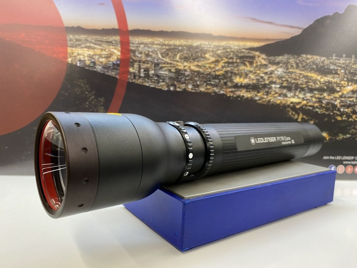 LED LENSER® P17R CORE